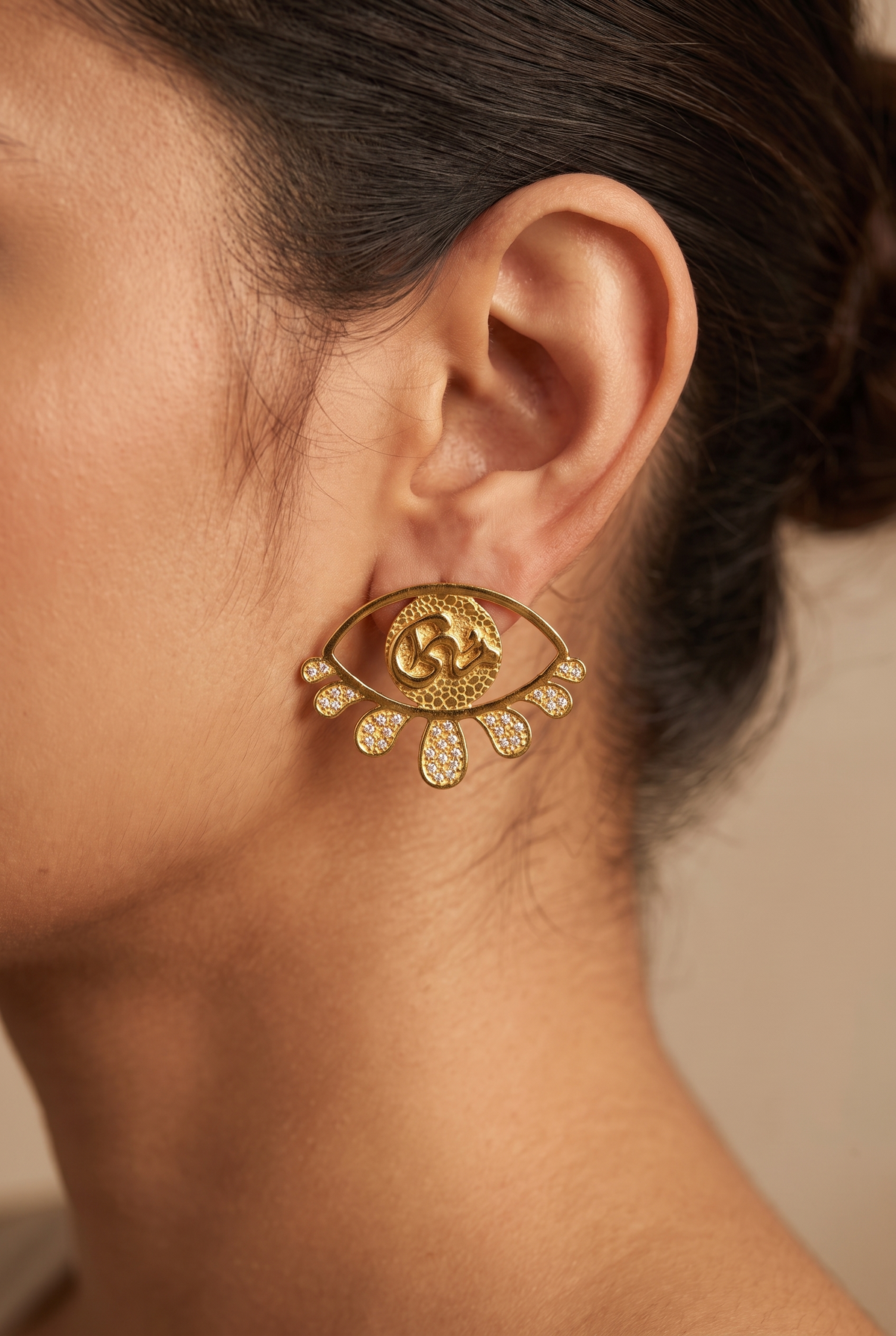 eye earrings Main image