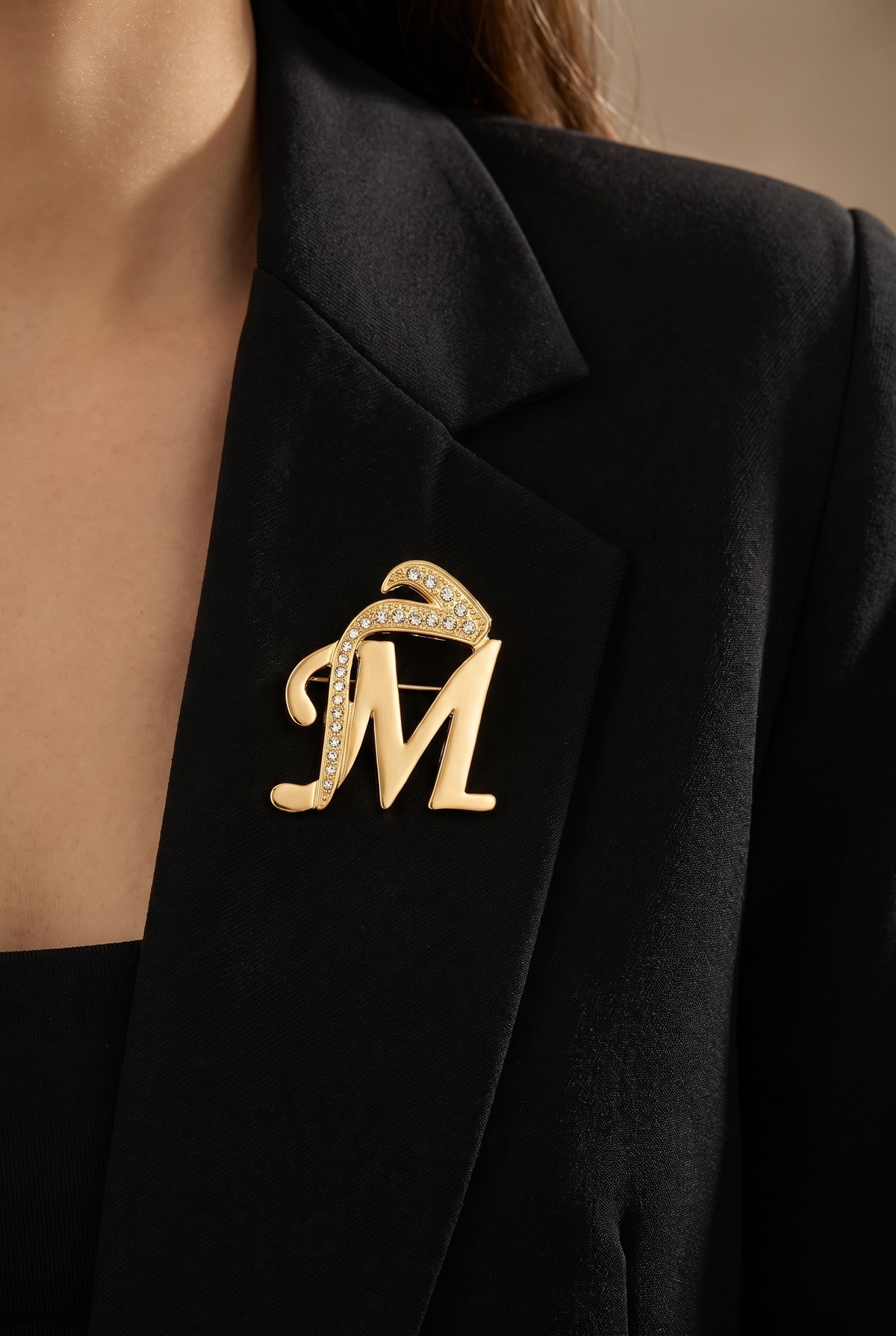 2 letters brooch Main image